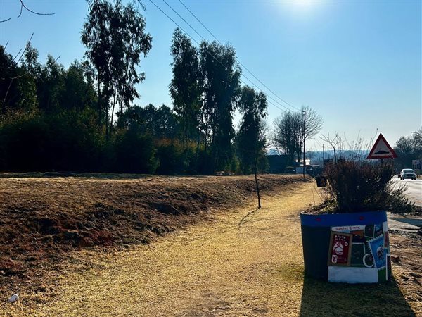 1 983 m² Land