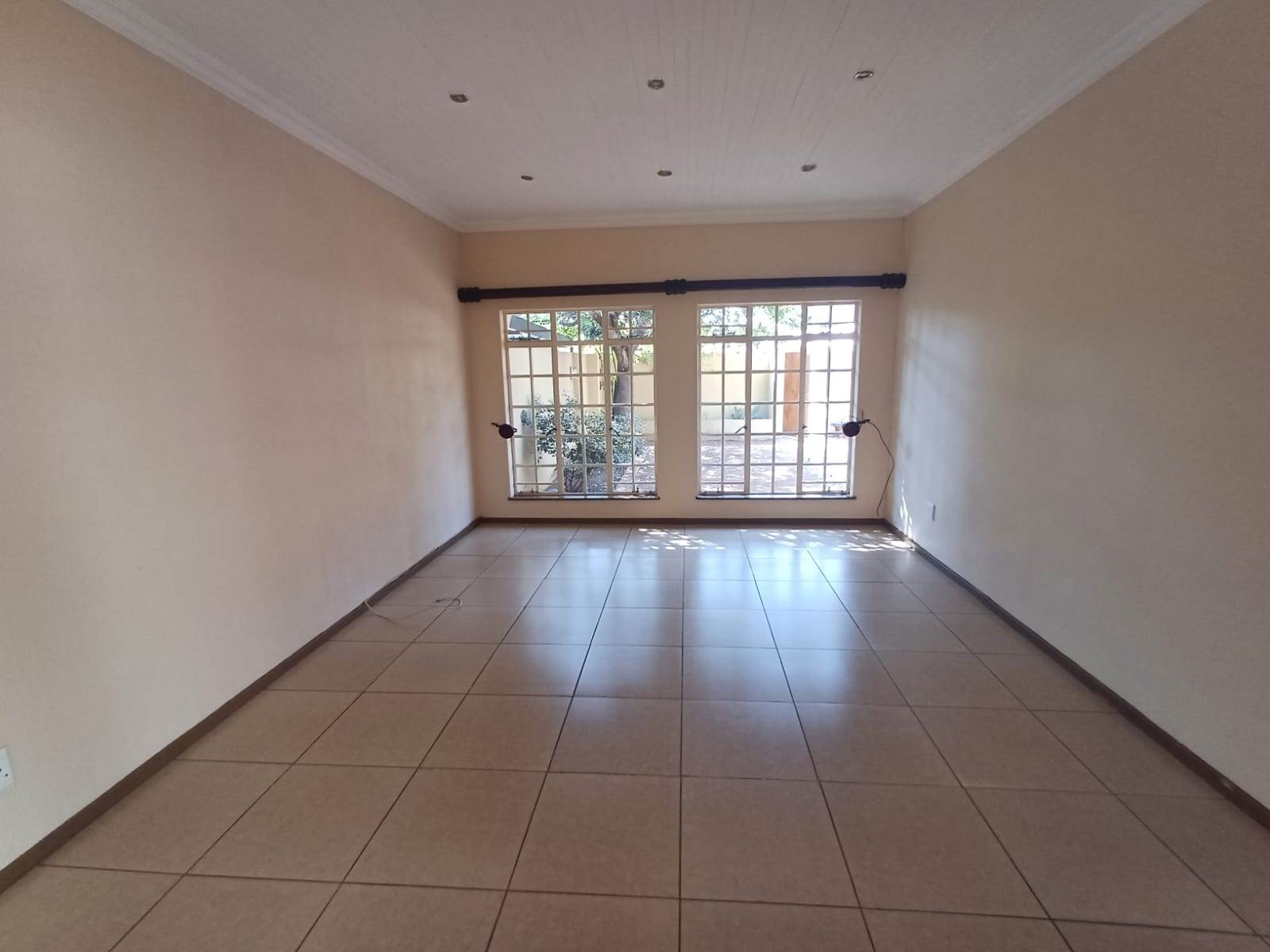 3 Bed Townhouse in Polokwane Central photo number 4