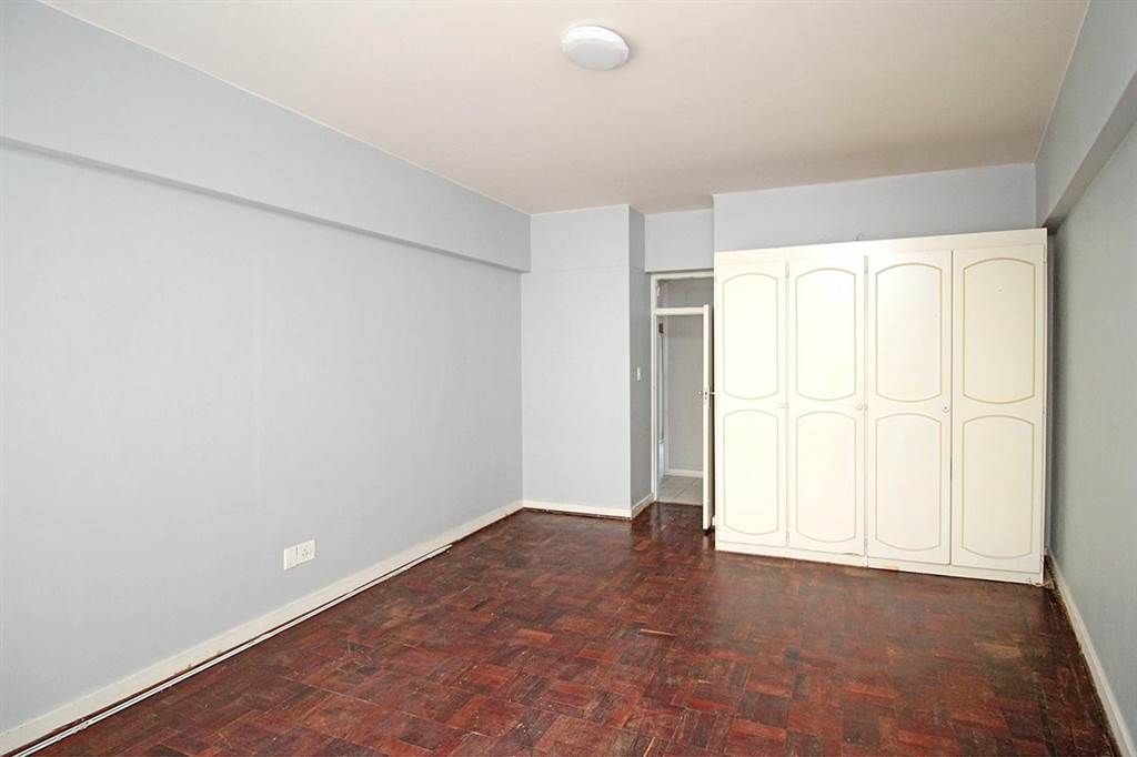 1.5 Bed Apartment in Houghton Estate photo number 18