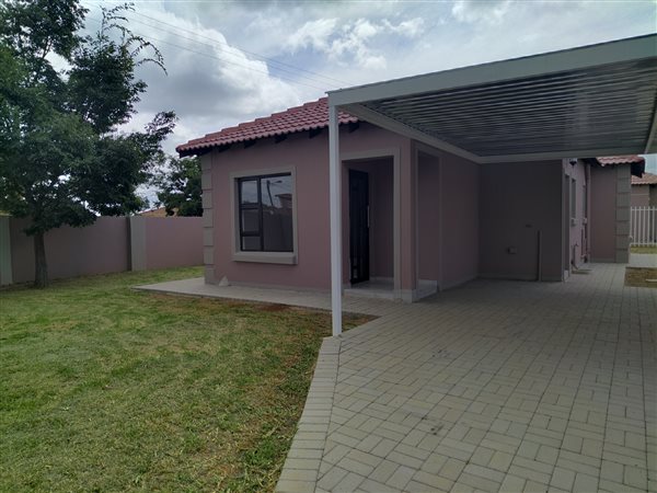 3 Bed House in Mandela View