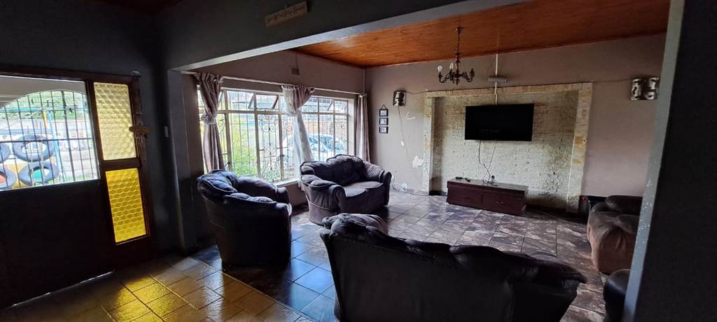 4 Bed House in Brenthurst photo number 8