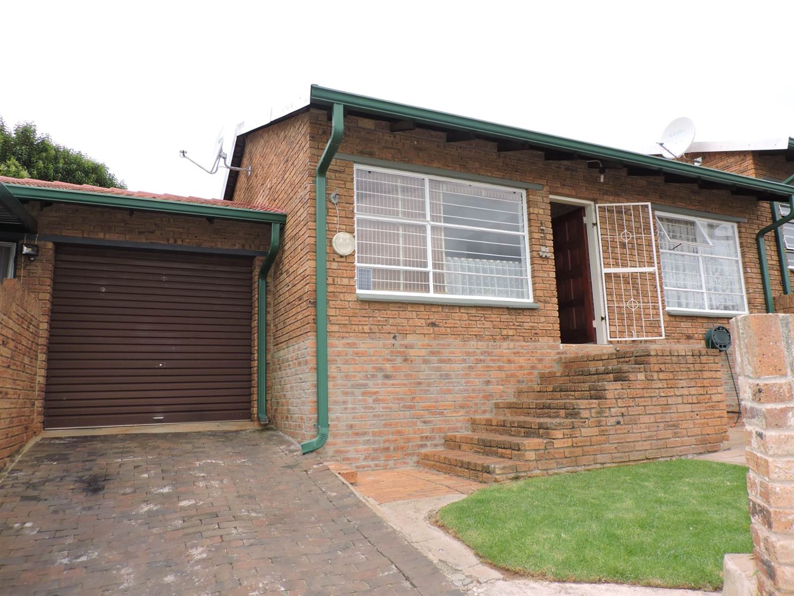 2 Bed Townhouse in Rangeview photo number 1