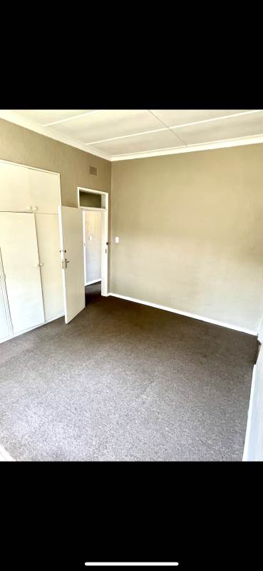 3 Bed House in Eastleigh photo number 3