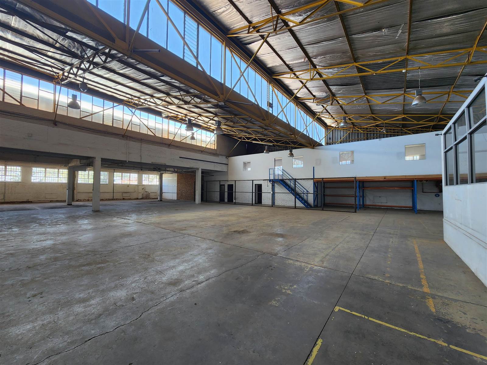 1836  m² Industrial space in Benrose photo number 2