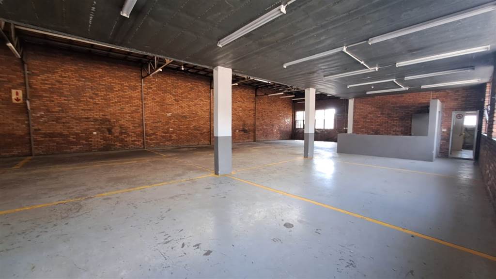 800  m² Industrial space in Silverton photo number 2