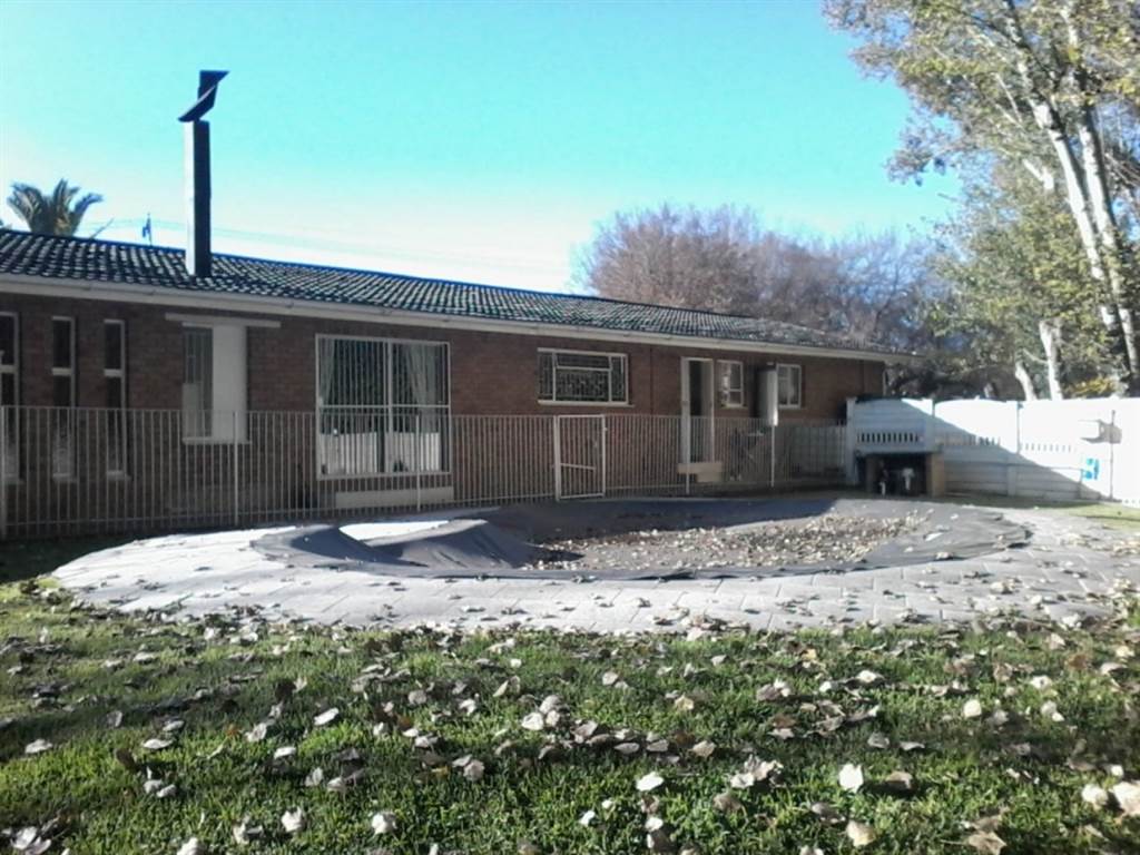4 Bed House in Ficksburg photo number 6