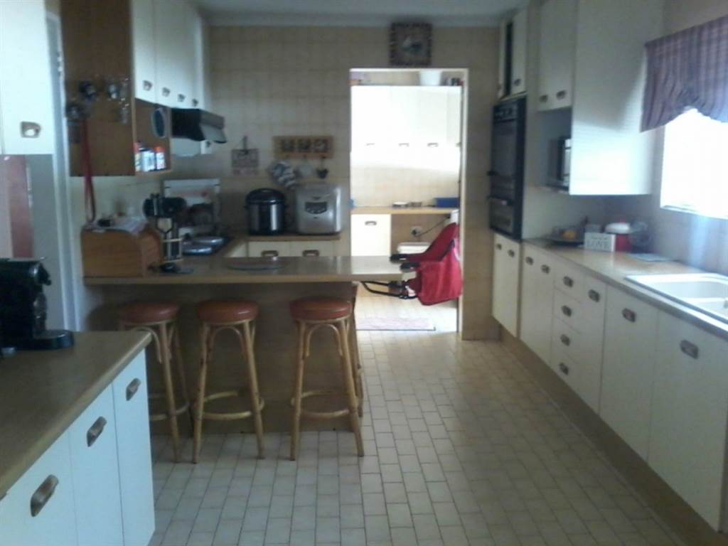 4 Bed House in Ficksburg photo number 9