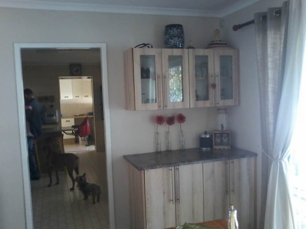 4 Bed House in Ficksburg photo number 8