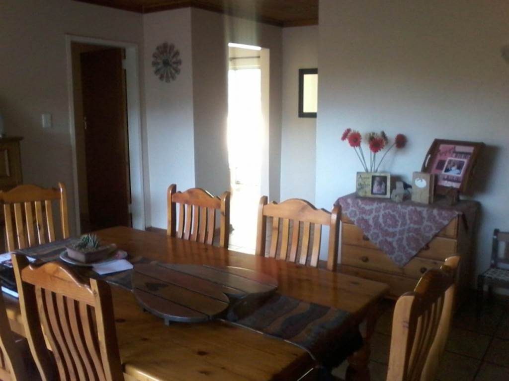 4 Bed House in Ficksburg photo number 12