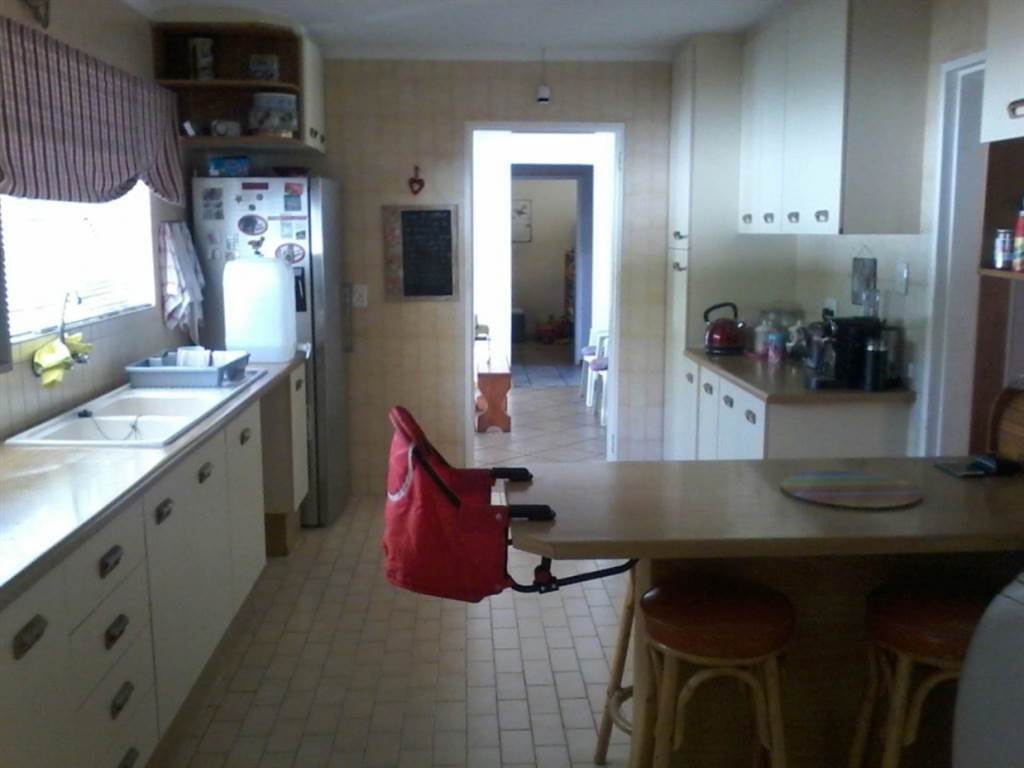 4 Bed House in Ficksburg photo number 19