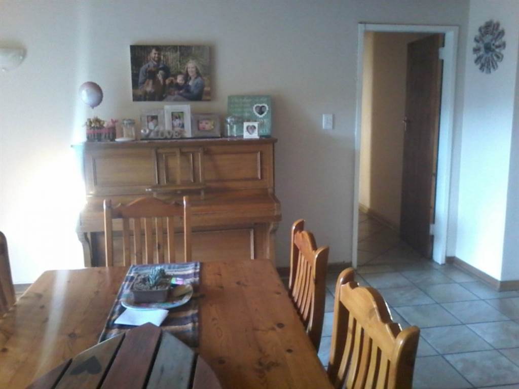 4 Bed House in Ficksburg photo number 15
