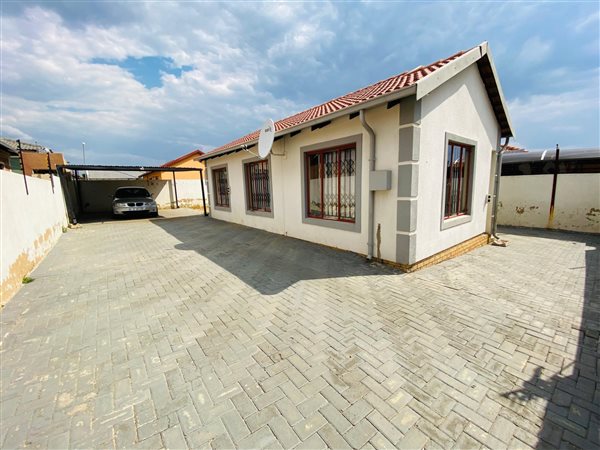 3 Bed House in Naturena