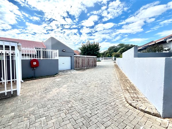 3 Bedroom Townhouse 3 Bedroom Townhouse