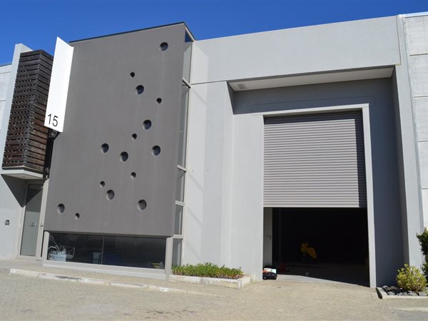 386  m² Industrial space in Everite Industria