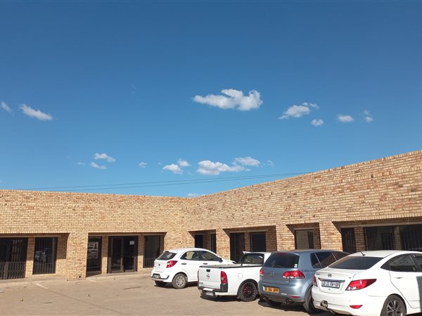 85  m² Commercial space