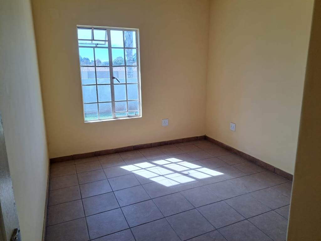 2 Bed Flat in Brakpan North photo number 22