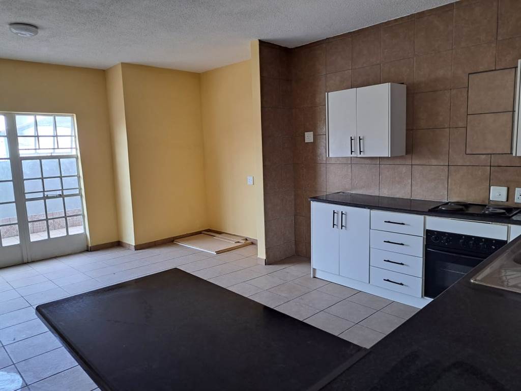 2 Bed Flat in Brakpan North photo number 18