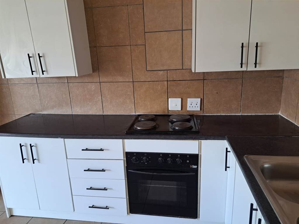 2 Bed Flat in Brakpan North photo number 17