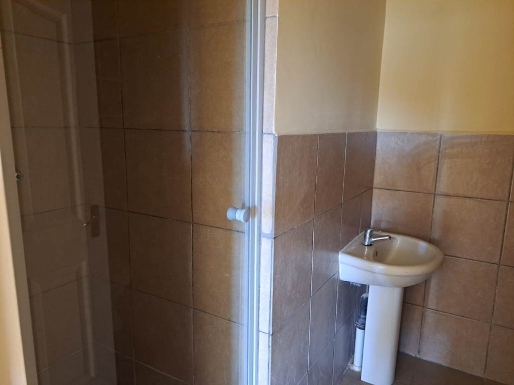 2 Bed Flat in Brakpan North photo number 24