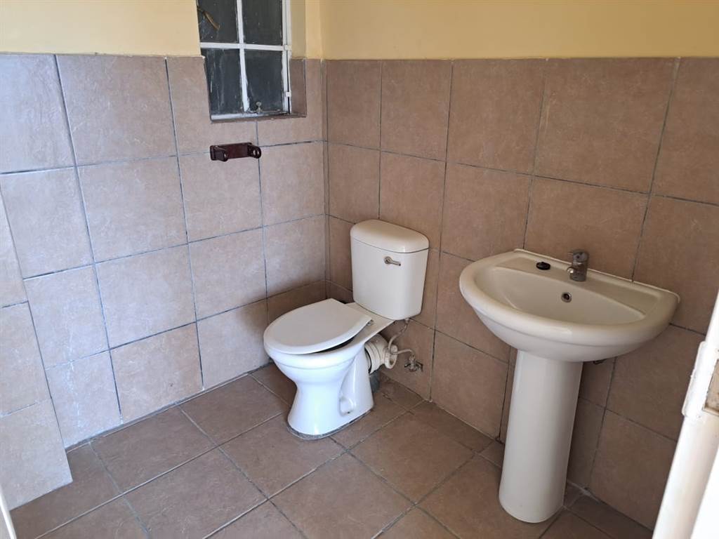 2 Bed Flat in Brakpan North photo number 26