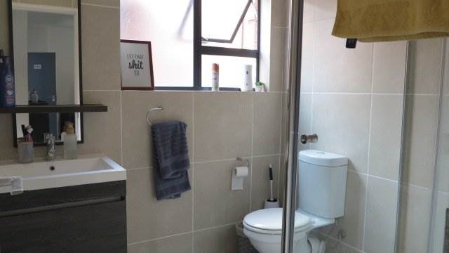 3 Bed Apartment in Olivedale photo number 7