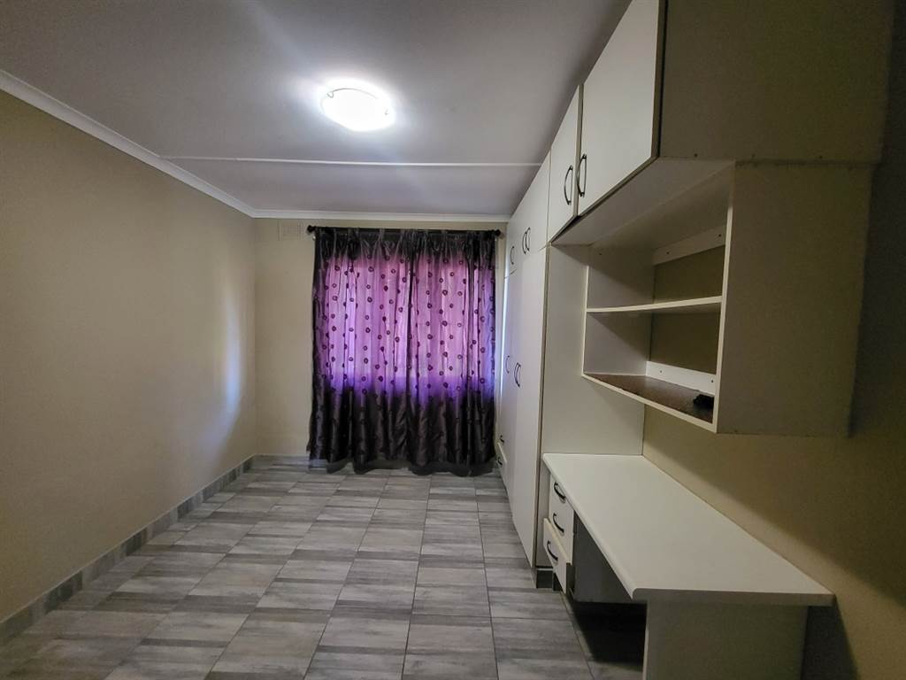 4 Bed House in Tongaat Central photo number 10