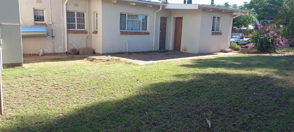 3 Bed House in Postmasburg photo number 19