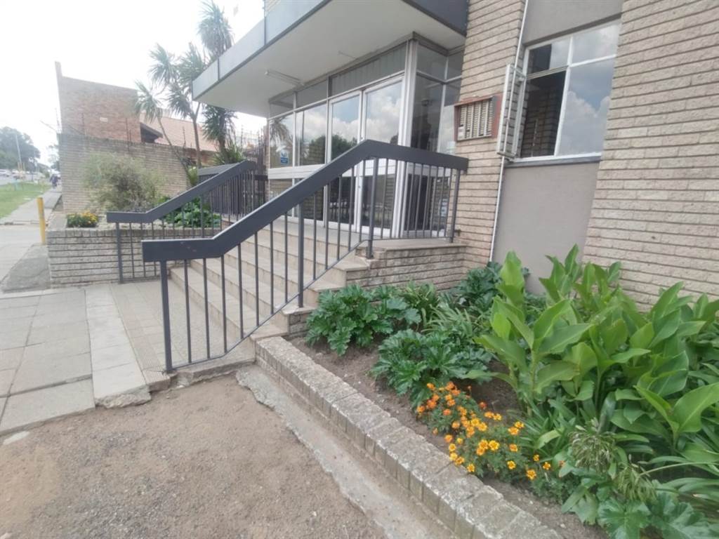 2 Bed Townhouse in Benoni Central photo number 24