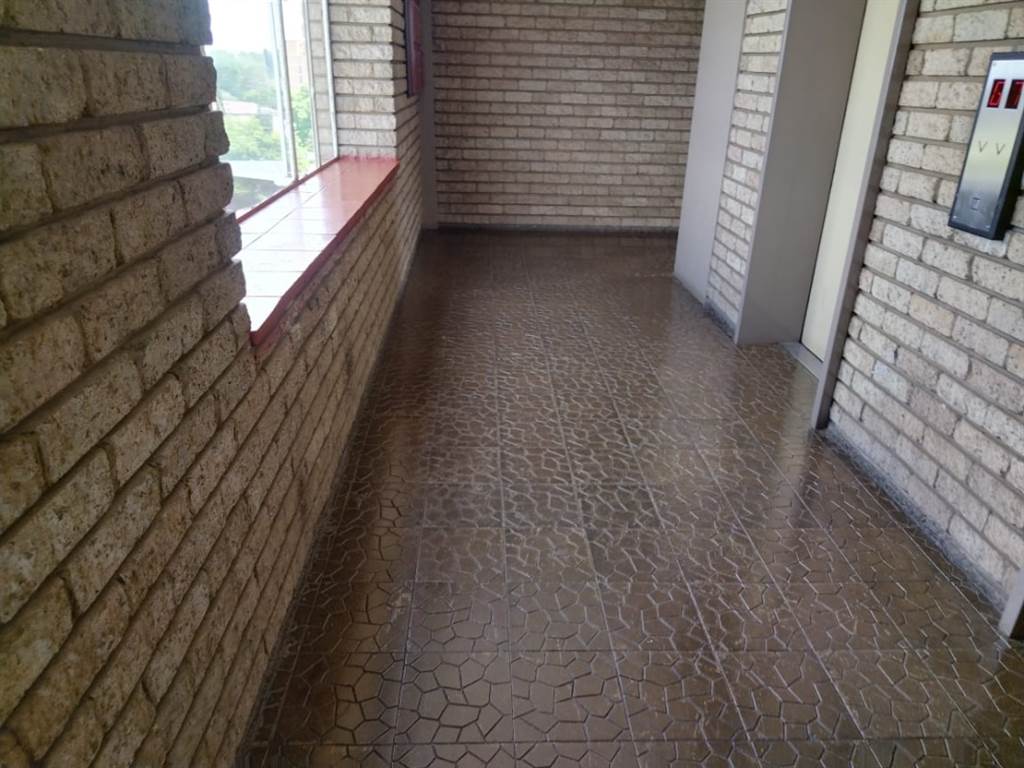 2 Bed Townhouse in Benoni Central photo number 16