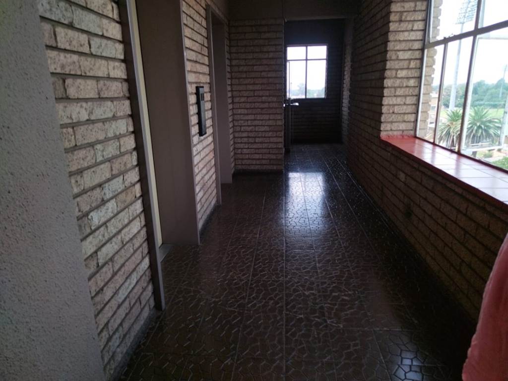 2 Bed Townhouse in Benoni Central photo number 18