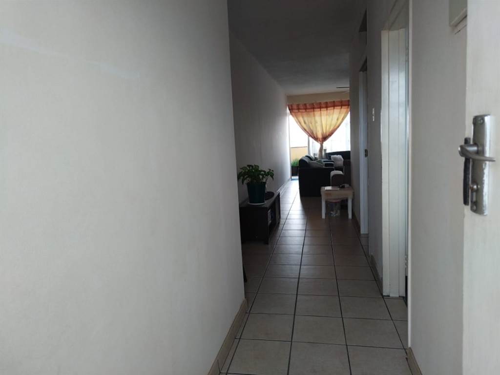 2 Bed Townhouse in Benoni Central photo number 20