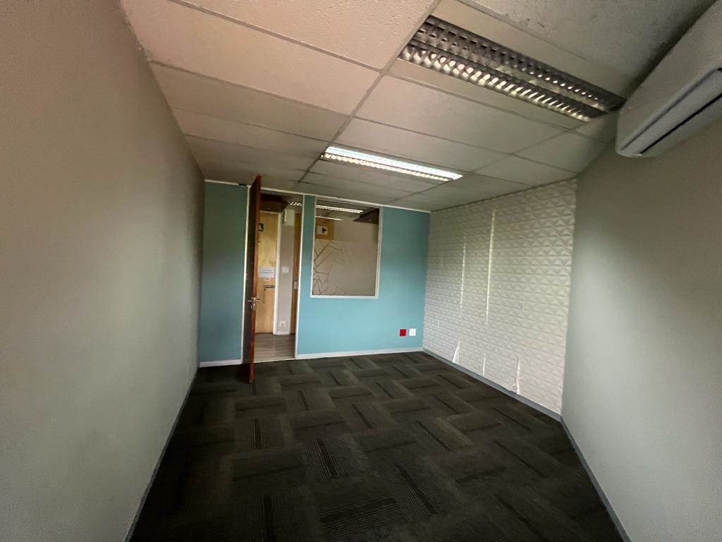1211  m² Commercial space in Parktown photo number 18