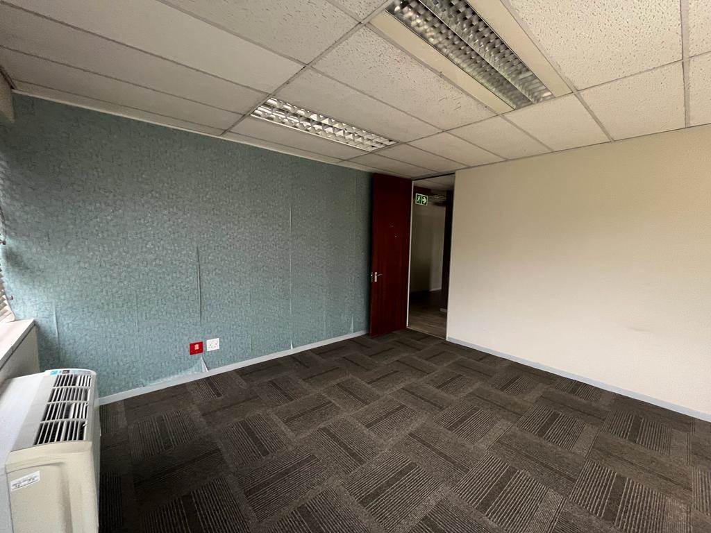 1211  m² Commercial space in Parktown photo number 11