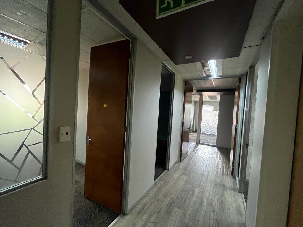 1211  m² Commercial space in Parktown photo number 16