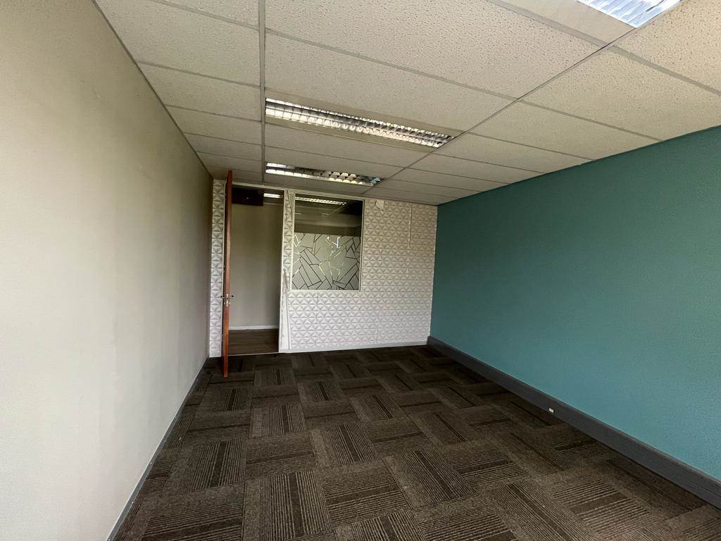 1211  m² Commercial space in Parktown photo number 14
