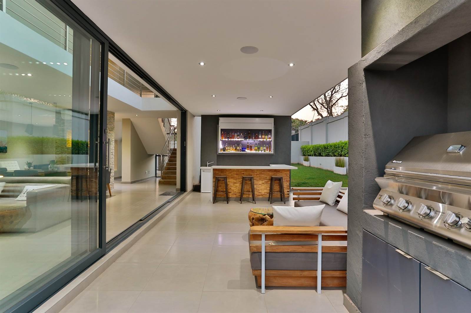 5 Bed House in Bryanston photo number 7