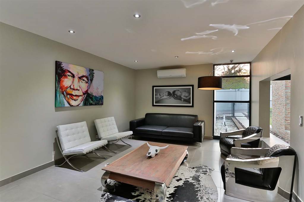 5 Bed House in Bryanston photo number 4