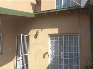 3 Bed Apartment in Springs Central