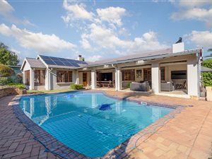 5 Bed House in Bryanston West