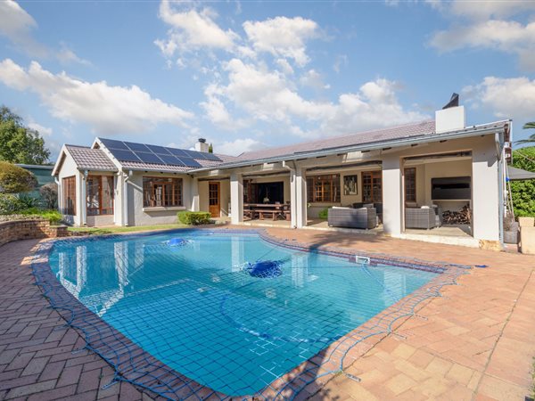 5 Bed House in Bryanston West