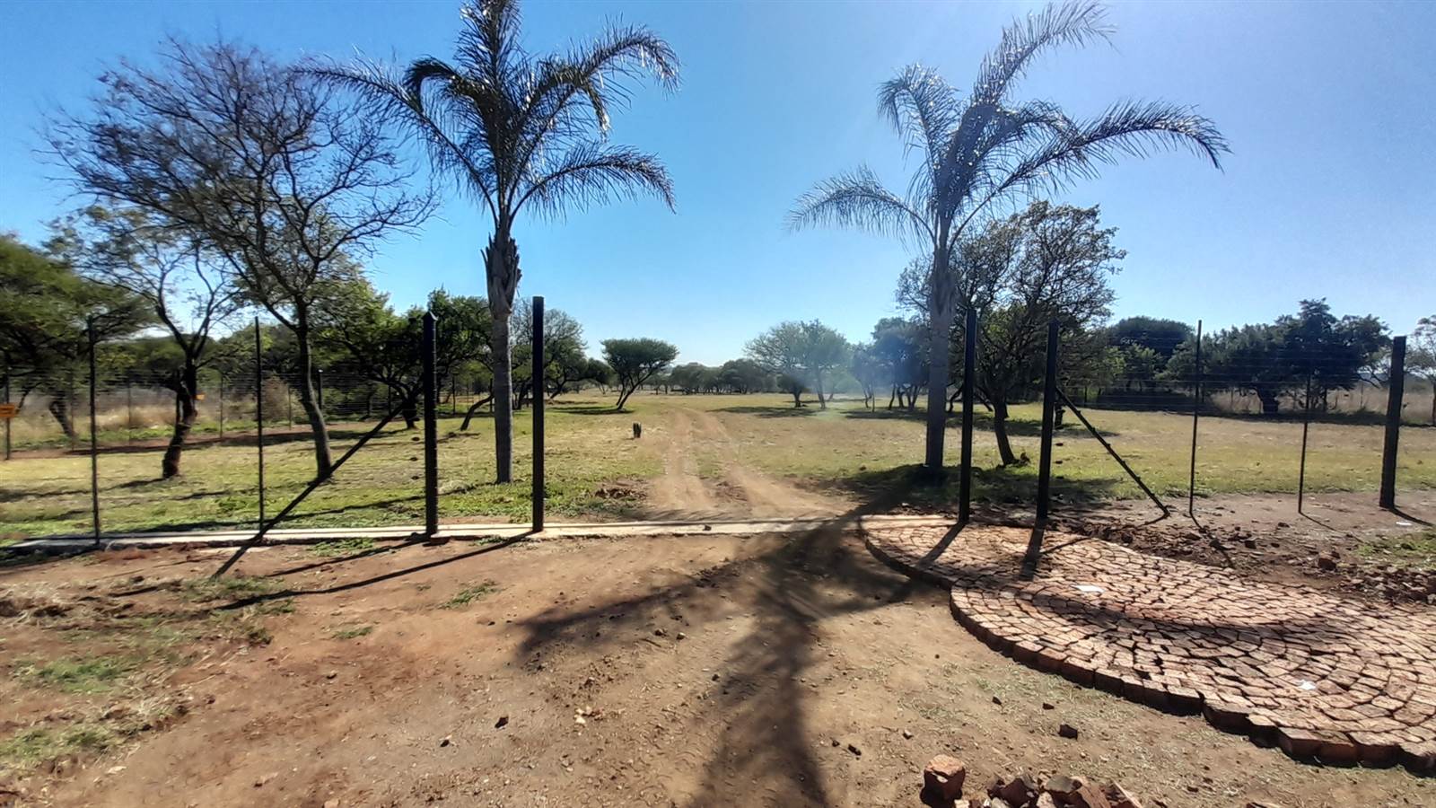 6.8 ha Land available in Hartbeespoort Dam photo number 2