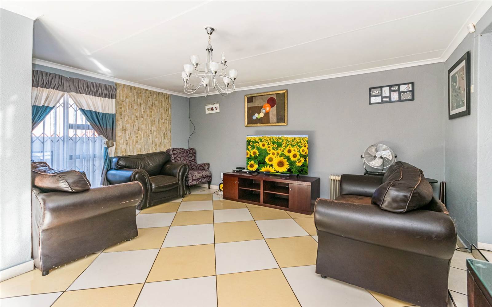 4 Bed House in Kagiso photo number 5