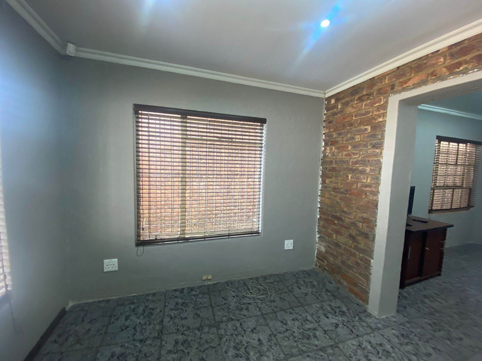 2 Bed House in Witbank Central photo number 4