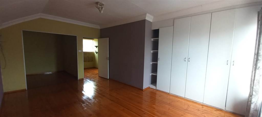 3 Bed Townhouse in Glen Marais photo number 11