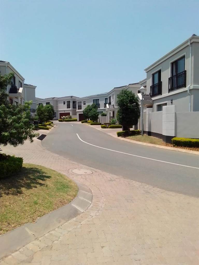 3 Bed Cluster in Witkoppen photo number 18