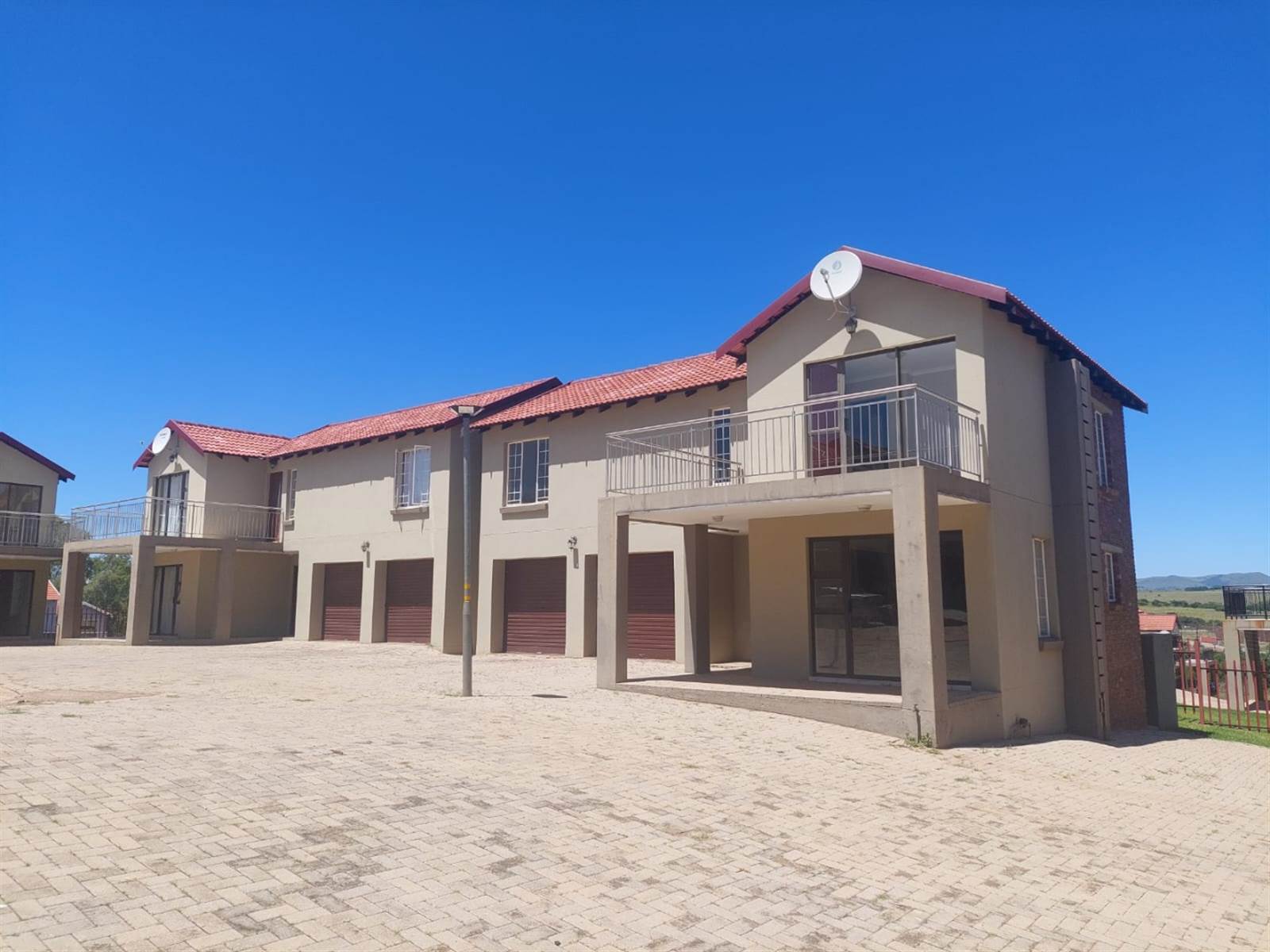 4 Bed Townhouse in Lydenburg photo number 1