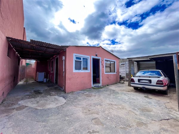 2 Bed House in Philippi