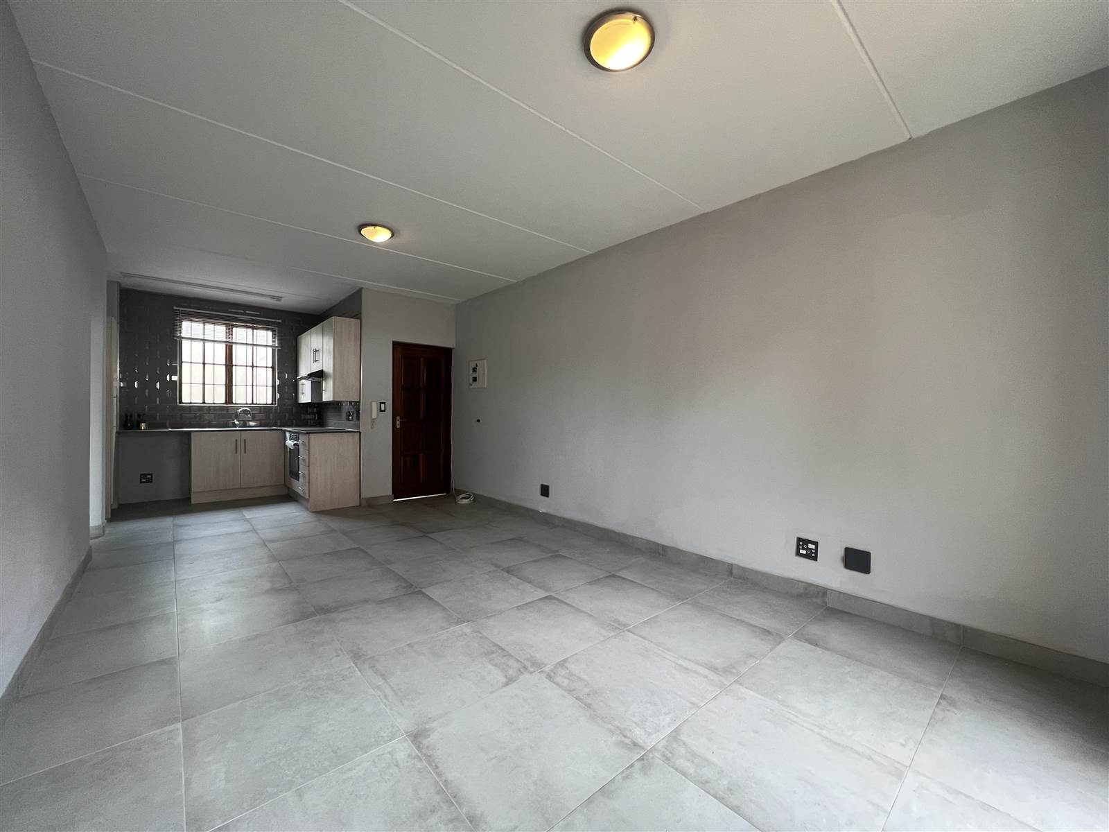 1 Bed Apartment in Saxonwold photo number 4