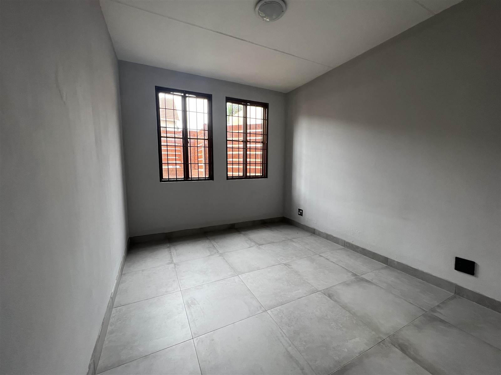 1 Bed Apartment in Saxonwold photo number 8