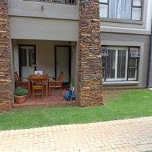 2 Bed Apartment in Saxonwold photo number 8